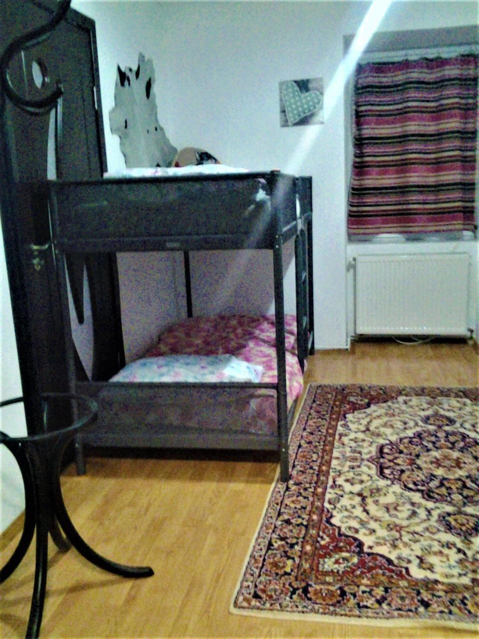 Leyla Hostel Brasov Luaran gambar