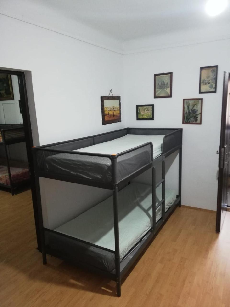 Leyla Hostel Brasov Luaran gambar