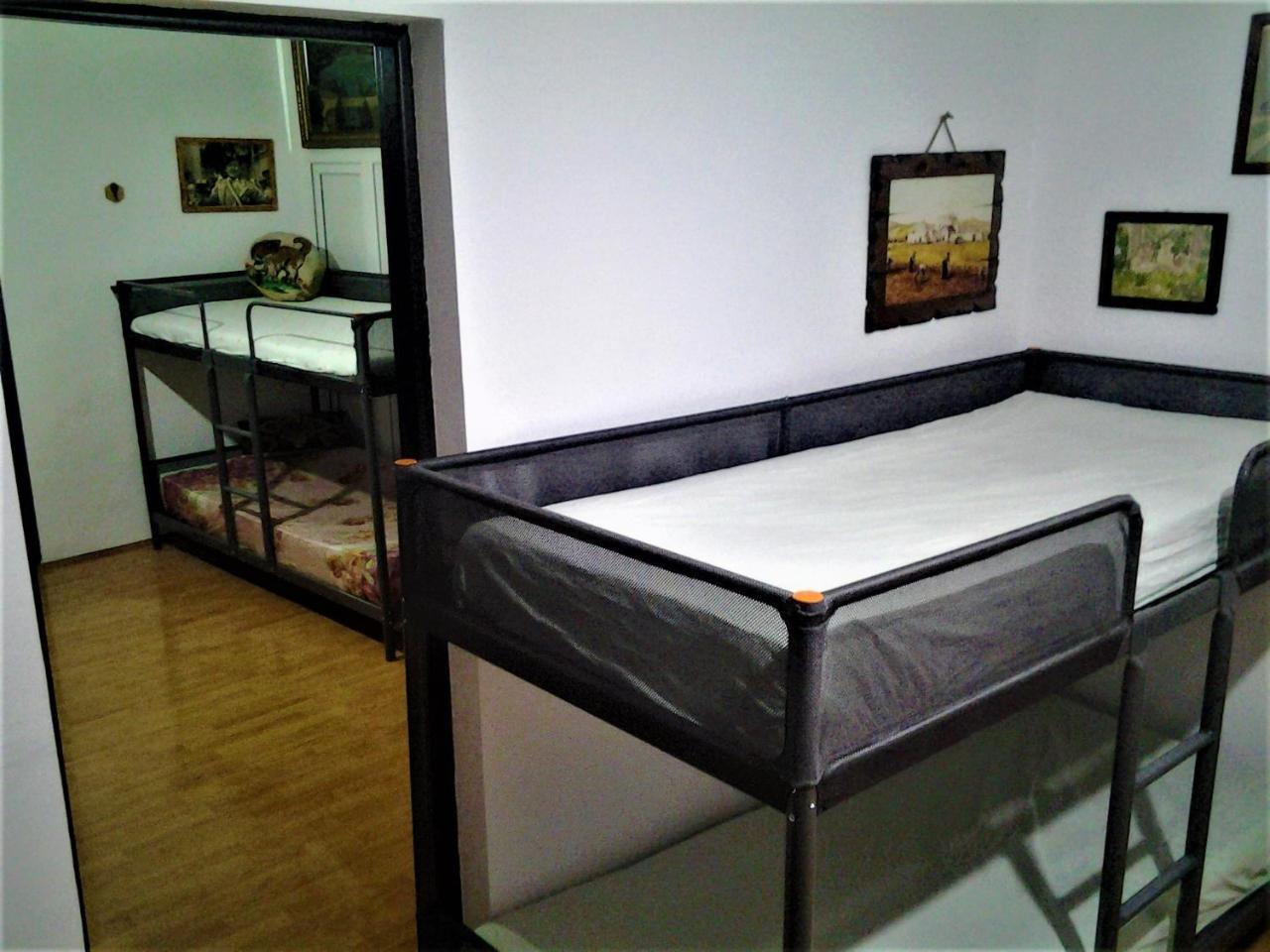 Leyla Hostel Brasov Luaran gambar