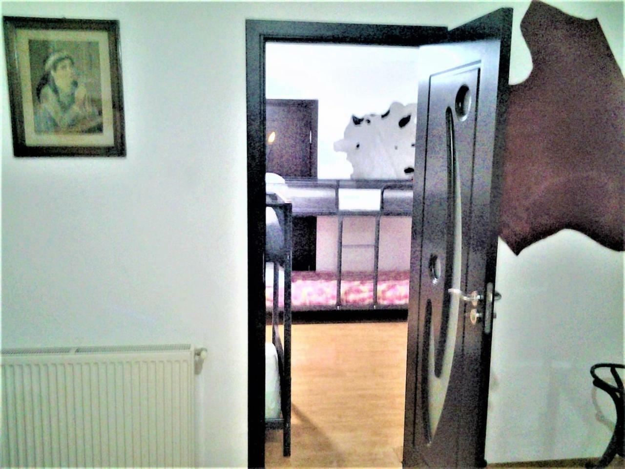 Leyla Hostel Brasov Luaran gambar